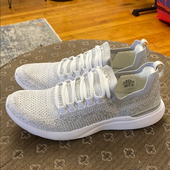 APL Techloom Breeze Sneaker In Metallic Silver.sz 9. EUC - Picture 3 of 9